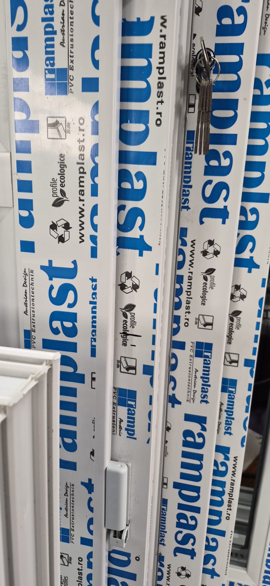 Lucrare COSTI SYSTEM 1 — termopane, uși PVC și sisteme de umbrire