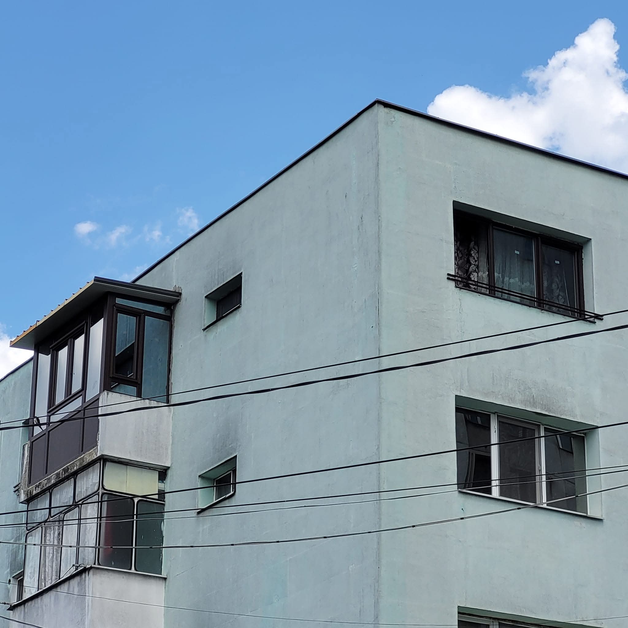 Lucrare COSTI SYSTEM 53 — termopane, uși PVC și sisteme de umbrire