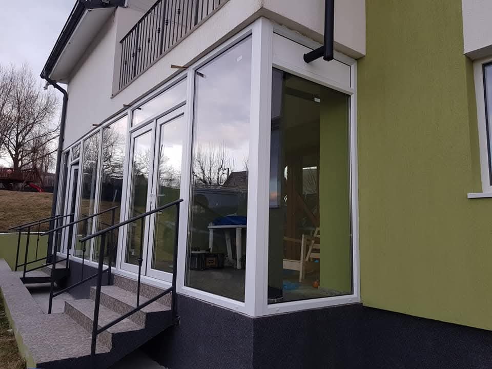 Lucrare COSTI SYSTEM 47 — termopane, uși PVC și sisteme de umbrire