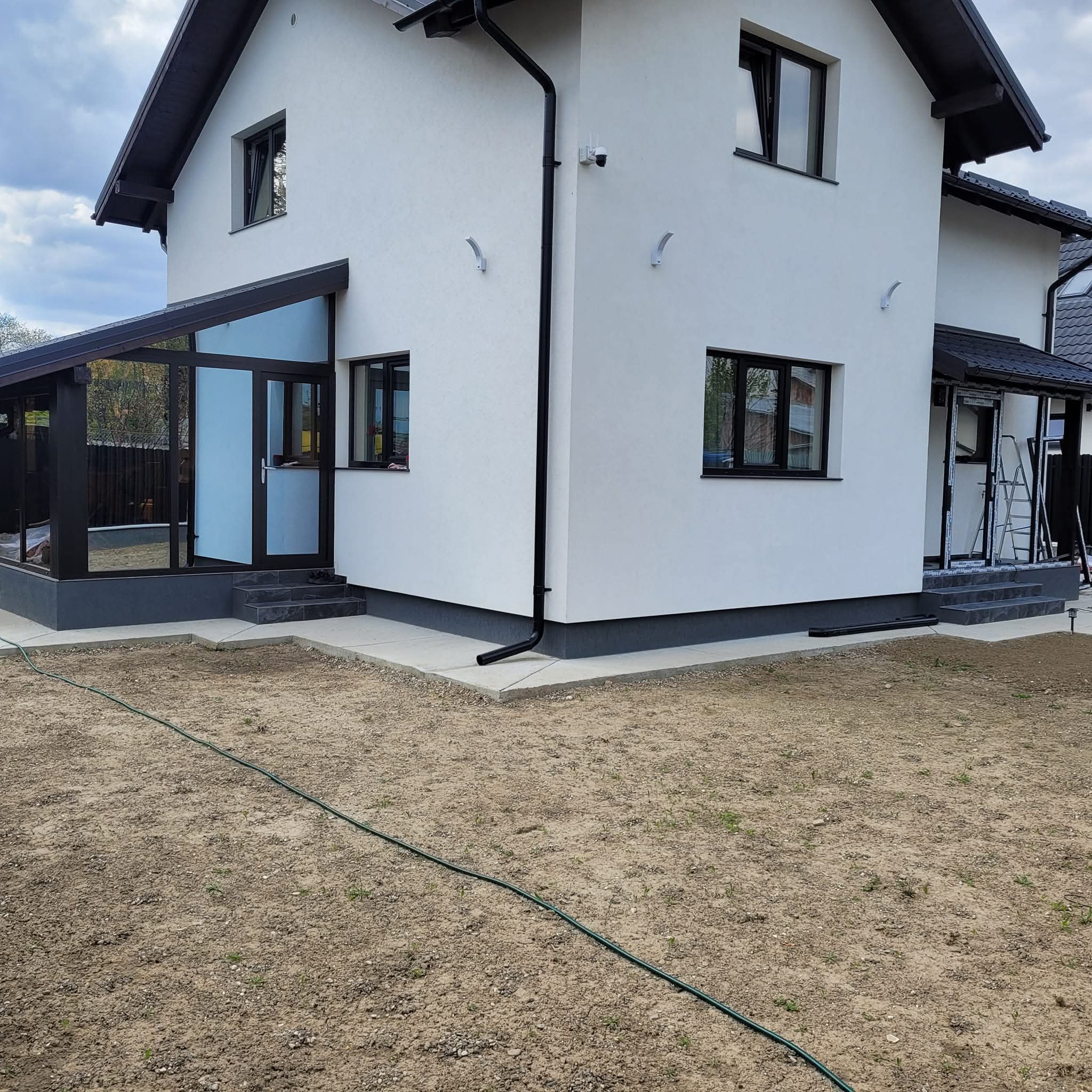 Lucrare COSTI SYSTEM 26 — termopane, uși PVC și sisteme de umbrire