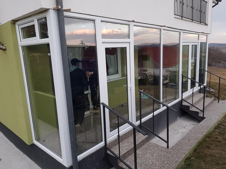 Lucrare COSTI SYSTEM 45 — termopane, uși PVC și sisteme de umbrire