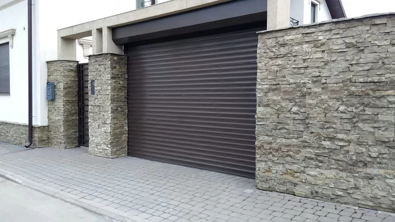 Ușă garaj tip rulou automatizată 55 mm
